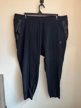 NIKE Black Slim Tech Joggers with Zipper Pockets